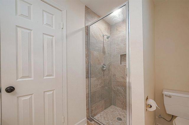 20 Champions Colony E, Houston, TX 77069