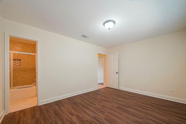 20 Champions Colony E, Houston, TX 77069