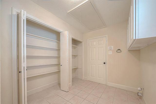 20 Champions Colony E, Houston, TX 77069