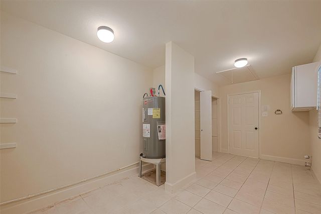 20 Champions Colony E, Houston, TX 77069