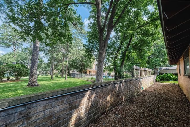 20 Champions Colony E, Houston, TX 77069