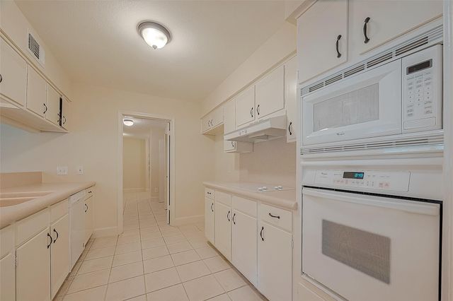 20 Champions Colony E, Houston, TX 77069