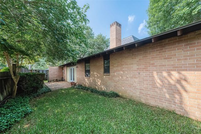 20 Champions Colony E, Houston, TX 77069