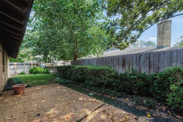 20 Champions Colony E, Houston, TX 77069