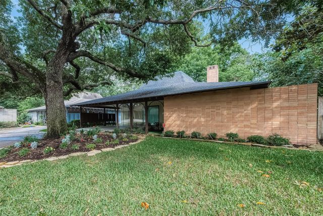 20 Champions Colony E, Houston, TX 77069