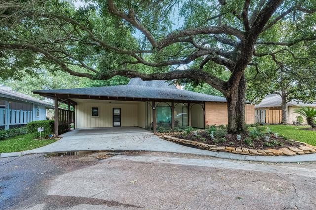 20 Champions Colony E, Houston, TX 77069