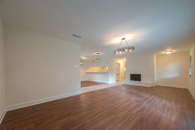 20 Champions Colony E, Houston, TX 77069