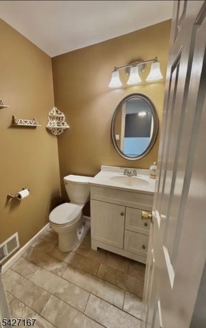 4 Peach Court, Raritan Twp., NJ 08822