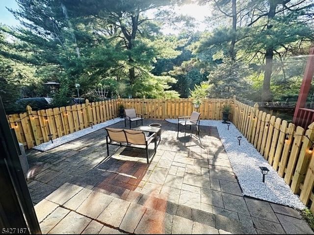 4 Peach Court, Raritan Twp., NJ 08822