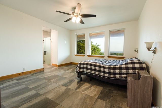 525 Windmill Dr, Bandera, TX 78003