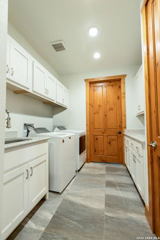 525 Windmill Dr, Bandera, TX 78003