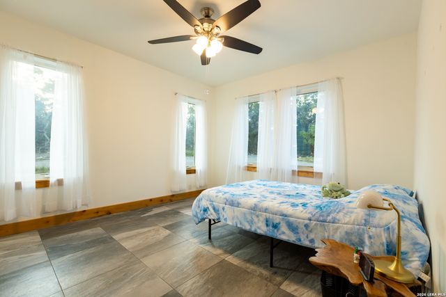 525 Windmill Dr, Bandera, TX 78003