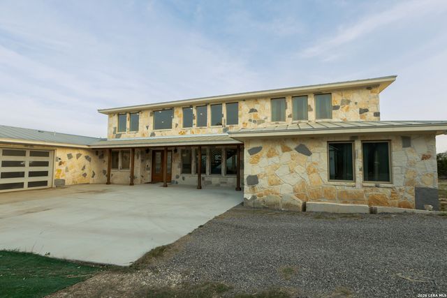525 Windmill Dr, Bandera, TX 78003