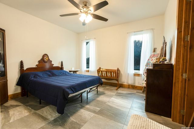 525 Windmill Dr, Bandera, TX 78003