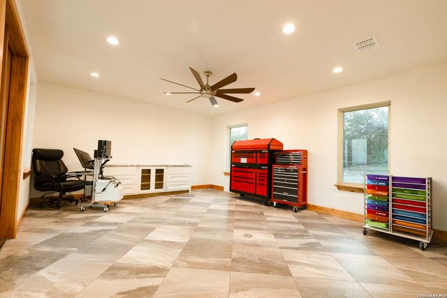 525 Windmill Dr, Bandera, TX 78003
