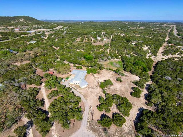 525 Windmill Dr, Bandera, TX 78003