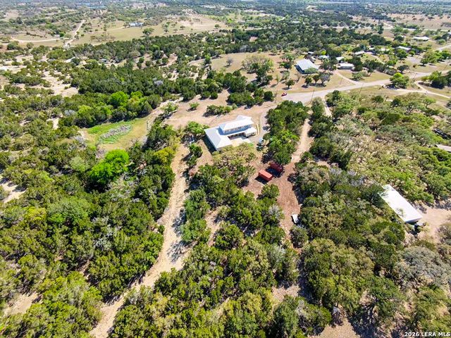525 Windmill Dr, Bandera, TX 78003