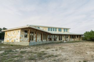525 Windmill Dr, Bandera, TX 78003