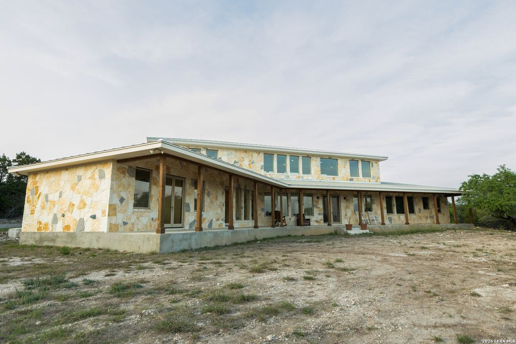 525 Windmill Dr, Bandera, TX 78003