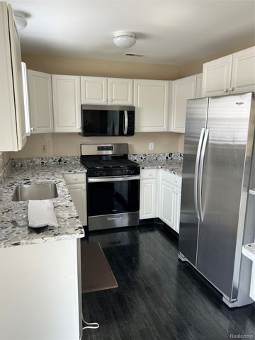 157 W Kenilworth Avenue, Royal Oak, MI 48067