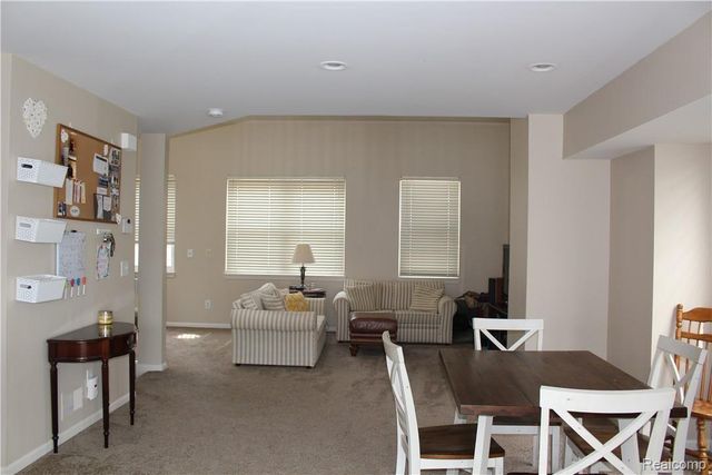 157 W Kenilworth Avenue, Royal Oak, MI 48067