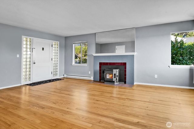 10742 Lakeside Avenue NE, Seattle, WA 98125