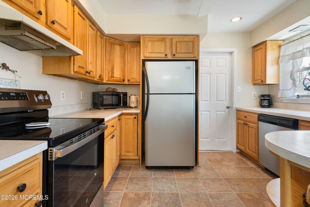 837 Cable Avenue, Beachwood, NJ 08722