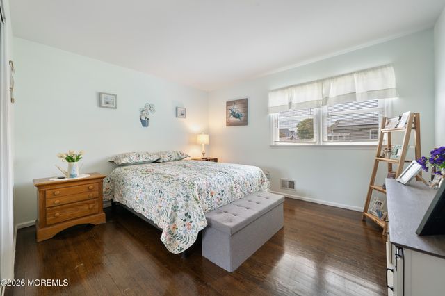 837 Cable Avenue, Beachwood, NJ 08722