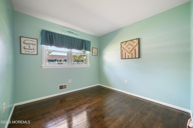 837 Cable Avenue, Beachwood, NJ 08722