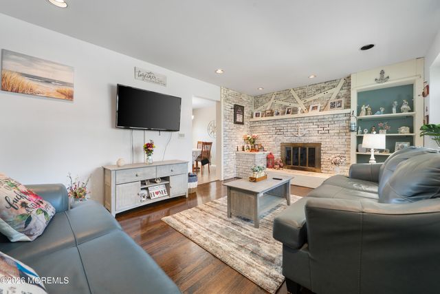 837 Cable Avenue, Beachwood, NJ 08722