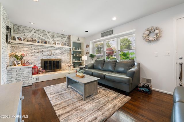 837 Cable Avenue, Beachwood, NJ 08722
