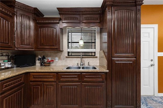 2101 Happy Street, Mission, TX 78573