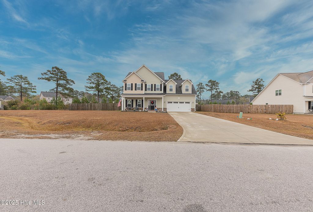 604 Coral Reef Court, Sneads Ferry, NC 28460