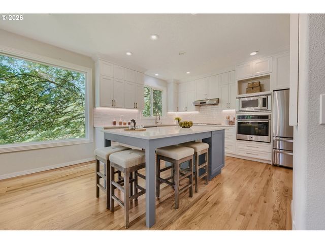 9663 Nw RANDALL Ln, Portland, OR 97229