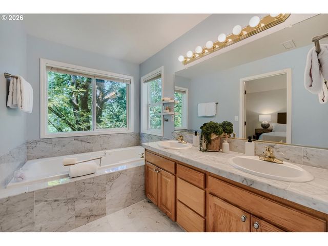9663 Nw RANDALL Ln, Portland, OR 97229