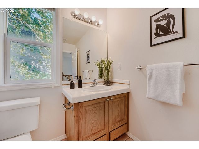 9663 Nw RANDALL Ln, Portland, OR 97229