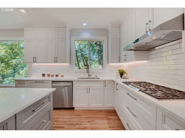 9663 Nw RANDALL Ln, Portland, OR 97229