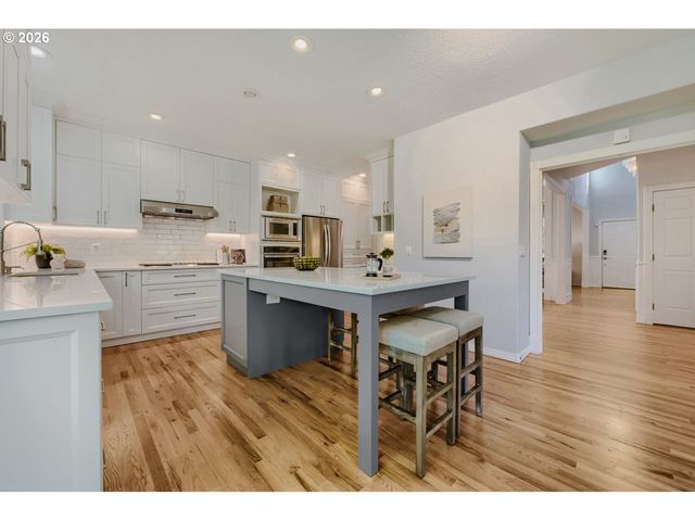 9663 Nw RANDALL Ln, Portland, OR 97229