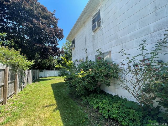 110 Greenway Drive S, Syosset, NY 11791