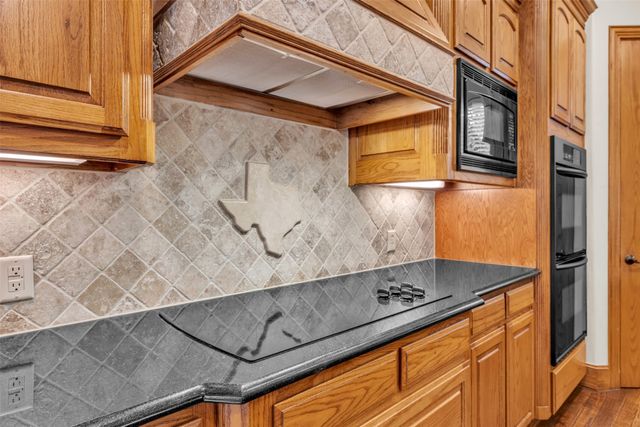 140 Eagles Peak Lane, Double Oak, TX 75077