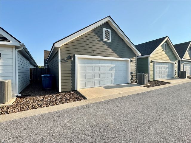 832 NE Heights Lane, Bentonville, AR 72712