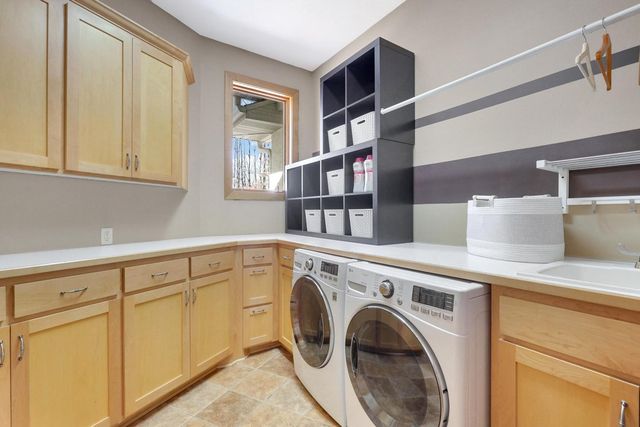 9401 Elm Court, Prior Lake, MN 55372
