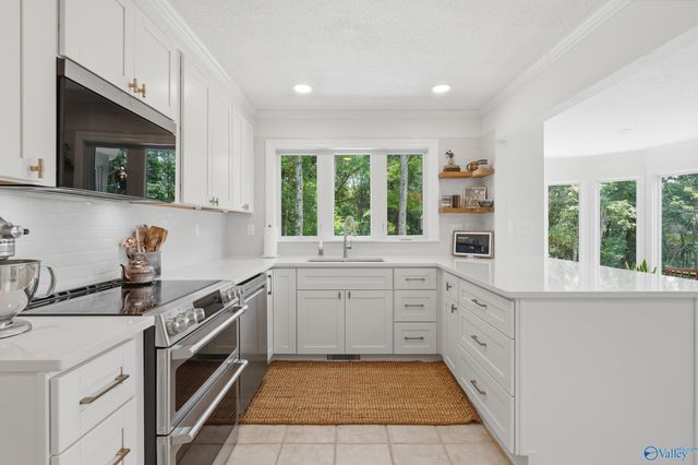 1100 Summerwood Circle SE, Huntsville, AL 35803