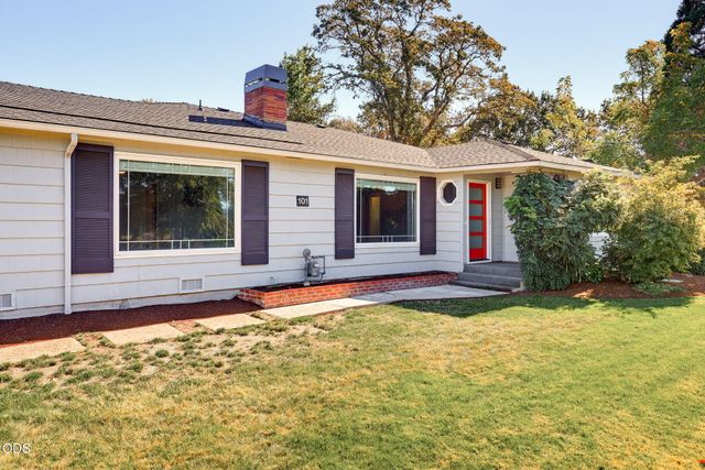 101 Greenway Drive, Medford, OR 97504
