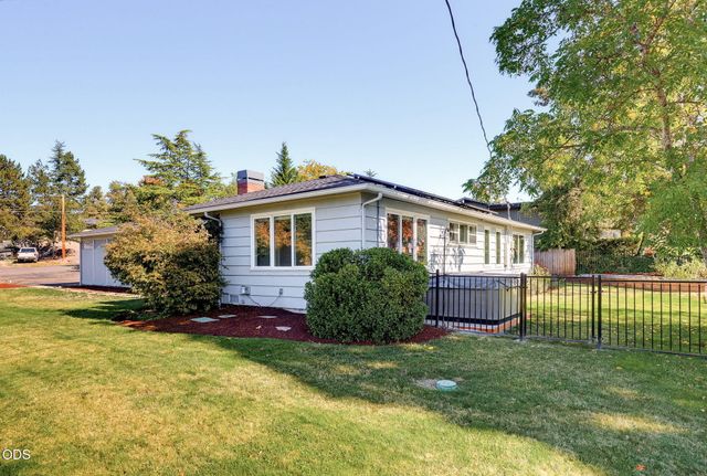 101 Greenway Drive, Medford, OR 97504
