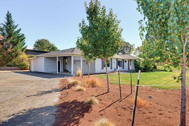 101 Greenway Drive, Medford, OR 97504