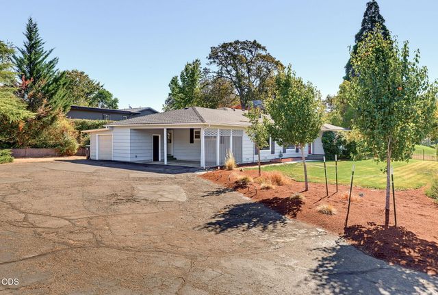 101 Greenway Drive, Medford, OR 97504