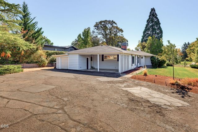 101 Greenway Drive, Medford, OR 97504