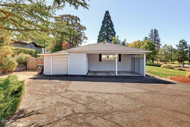 101 Greenway Drive, Medford, OR 97504