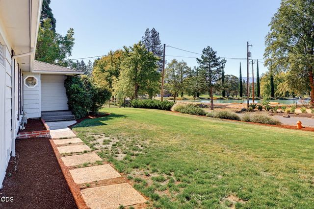 101 Greenway Drive, Medford, OR 97504
